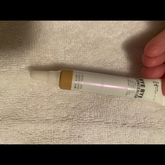 NWT-IT cosmetics bye bye concealer - Picture 3 of 3